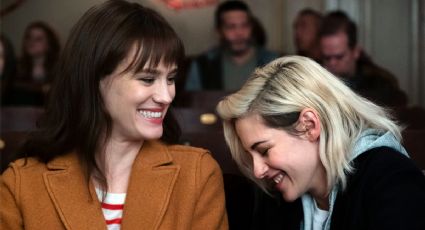 "Happiest Season" se estrenó en HBO y arden las redes