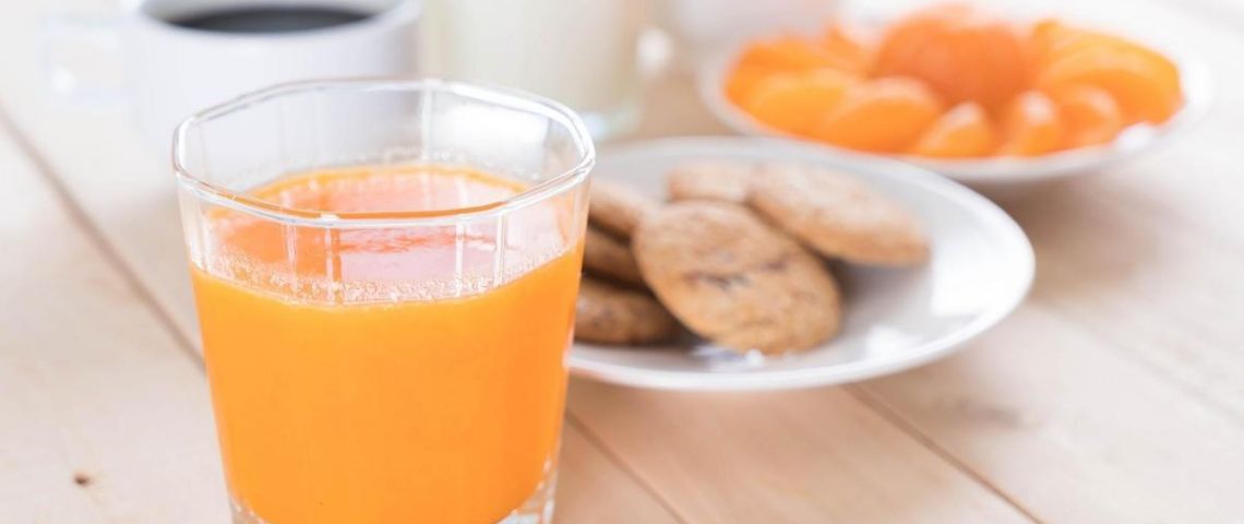 Los beneficios de tomar jugo de naranja en el desayuno