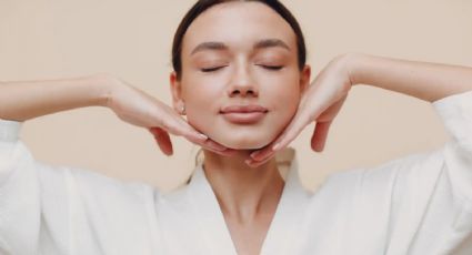 Así se usa el yoga facial para combatir las líneas de expresión