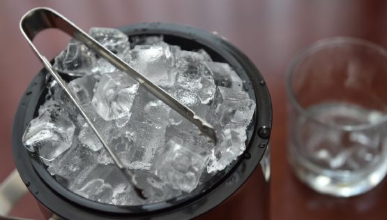 El truco con hielo que parece mágico, pero podría arruinar tus utensilios de cocina