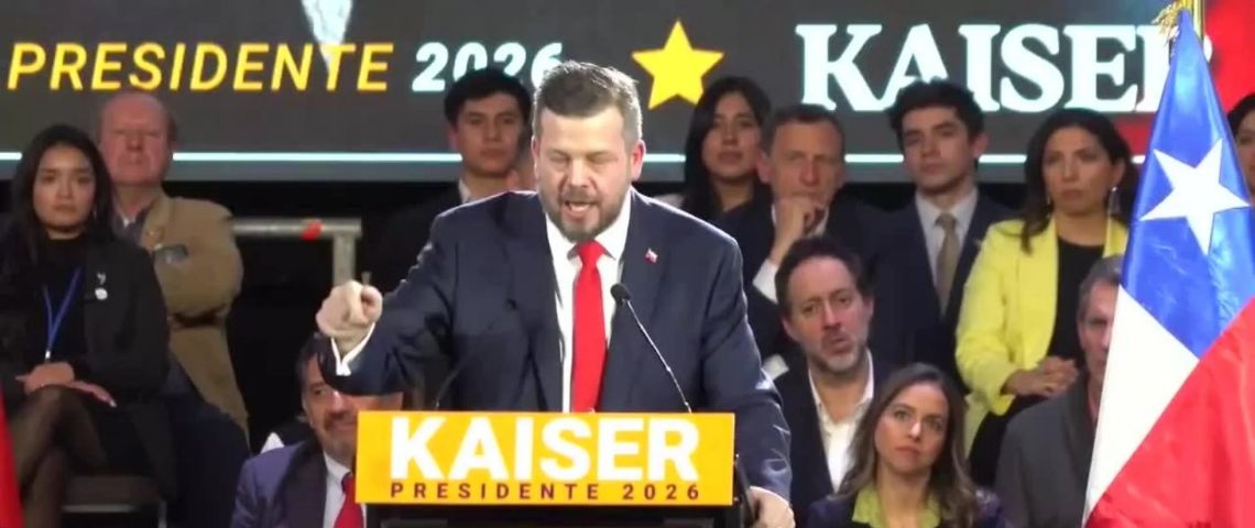 Johannes Kaiser insulta a Jeannete Jara en su presentación en el Espacio Riesco