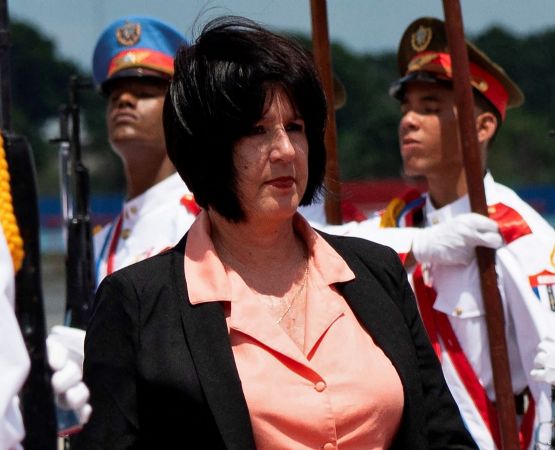 Ministra de Trabajo renuncia en Cuba tras asegura que los mendigos son "gente disfrazada"