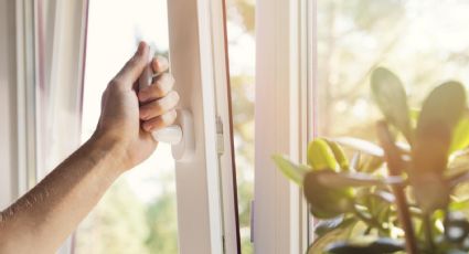 Adiós a las malas energías: el ritual de 10 minutos que transforma tu hogar