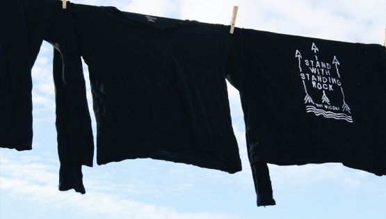 Ropa oscura sin desteñirse: los trucos definitivos para conservar su color intenso