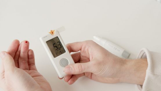 El simple ejercicio que sirve para regular los niveles de azúcar en sangre