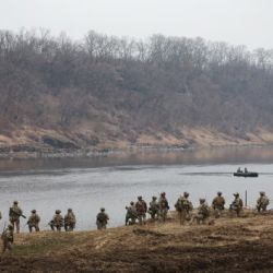 El Ejército de Corea del Sur anuncia que rescató a un desertor norcoreano en el río Han
