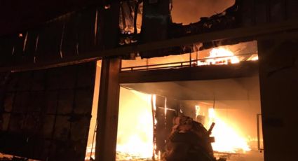 Bomberos logran controlar el incendio en una fábrica de colchones en Coquimbo