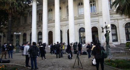 Tras ser increpado por manifestantes, Ruggero Cozzi denunció "presiones" por indulto a detenidos