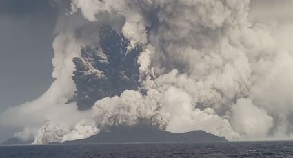 Impactante erupción de volcán submarino provoca tsunami en las costas de Tonga