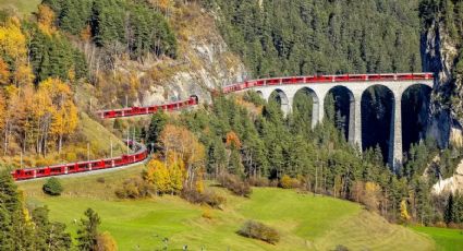 El tren más largo del mundo rompe récord en su viaje por los Alpes de Suiza