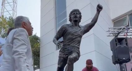 Carlos Caszely se emociona ante el recuerdo de su esposa en la inauguración de su estatua