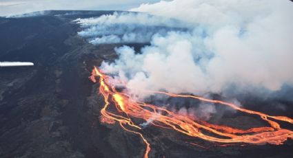 Ríos de lava de volcán Mauna Loa se aproximan a principal ruta de Hawái