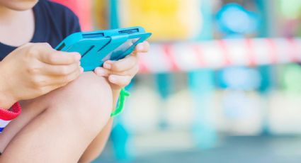 5 estrategias infalibles para que los niños pasen menos horas usando el teléfono celular