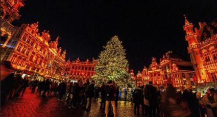 Un árbol de Navidad gigante se desplomó sobre la multitud en Bélgica