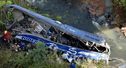 Autobús cae a un abismo en Perú con más de 50 pasajeros