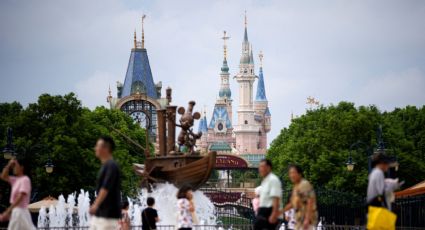 Terror en Disney: una osa se metió en Magic Kingdom y tuvieron que cerrar el parque