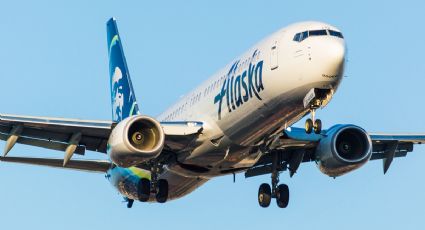 Un avión de Alaska AIrlines aterriza de emergencia tras perder una ventana en pleno vuelo