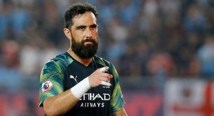 Claudio Bravo recibe un conmovedor gesto de sus compañeros del Betis