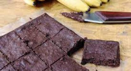 Aprende a preparar esta deliciosa receta de brownie con plátanos y chocolate