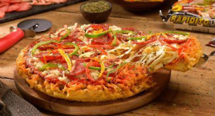 ¿Te sobraron fideos? Haz esta deliciosa pizza en tan solo unos minutos