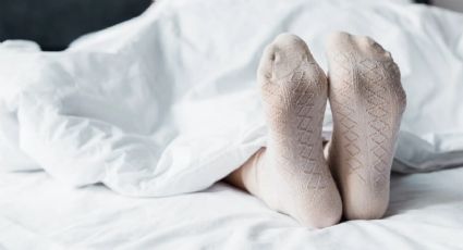 Esto es lo que pasa con tu sueño cuando usas medias para dormir