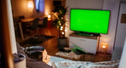 Un estudio revela los peligros de dormir con el televisor prendido
