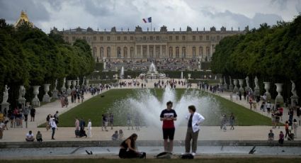 Alerta en Francia tras incendio declarado en los techos del Palacio de Versalles