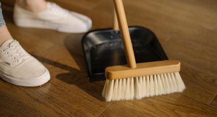 Truco imperdible para lavar tu escoba y dejar tu casa impecable en la próxima limpieza