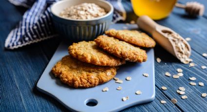 Una simple receta de galletas de avena y manzana para cuidarnos en casa