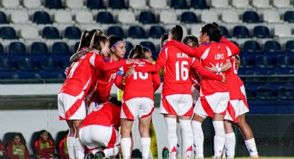 Luis Mena celebra el buen rendimiento de La Roja femenina en la fecha FIFA