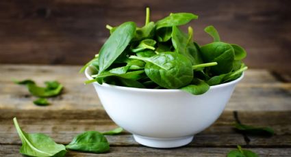 Los grandes beneficios de añadirle espinaca a tus comidas