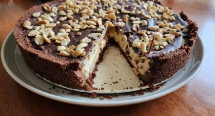 Así puedes preparar una deliciosa tarta helada de pasta de maní y chocolate