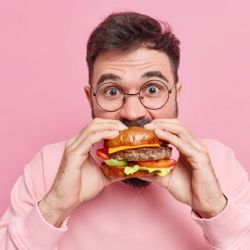 Alimentación: los efectos negativos de comer muy rápido