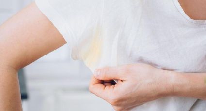 Adiós a las manchas amarillas en las axilas: los trucos caseros que salvan tu ropa blanca