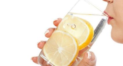 ¿Agua con limón cada mañana? Las contraindicaciones y beneficios que seguro no conocias