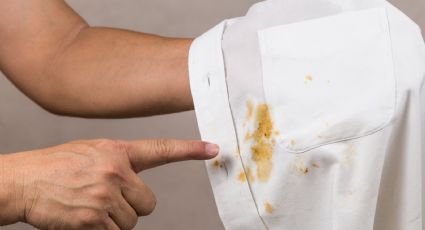 Mancha de grasa en la ropa: los trucos caseros que la borran sin dejar rastro
