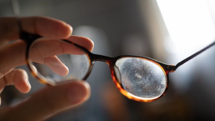 Truco casero infalible para dejar tus gafas como nuevas y eliminar los rayones