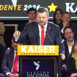 Johannes Kaiser insulta a Jeannete Jara en su presentación en el Espacio Riesco